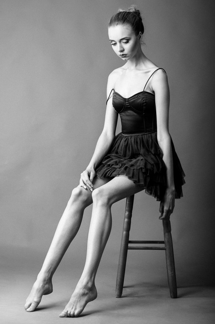 fot. Marta Reszka &copy; 2015. Model posing a doll - modelka pozująca lalkę.