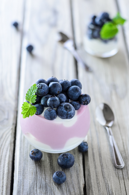 fot. Marta Reszka &copy; 2015. Blueberry dessert with leaf.