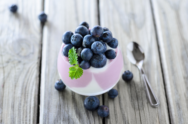 fot. Marta Reszka &copy; 2015. Blueberry dessert with leaf.