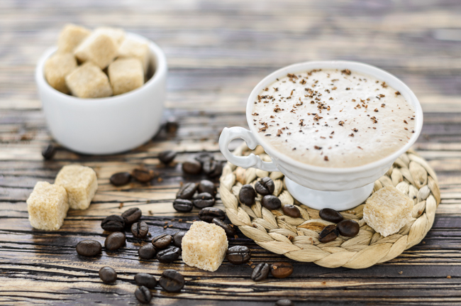 fot. Marta Reszka &copy; 2015. Coffee with brown sugar cubes and chocolate.