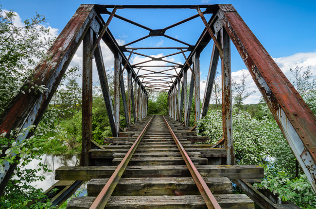 fot. Marta Reszka &copy; 2015. Railway bridge over a river.